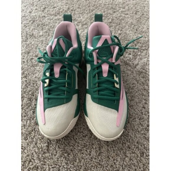 NIKE DZ7533 300 GIANNIS IMMORTALITY 3 SHOES GREEN/BEIGE SNEAKERS Size 10 Mens - Picture 1 of 10